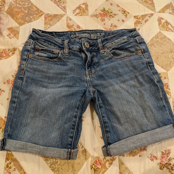 American Eagle Bermuda Shorts - Picture 1 of 4